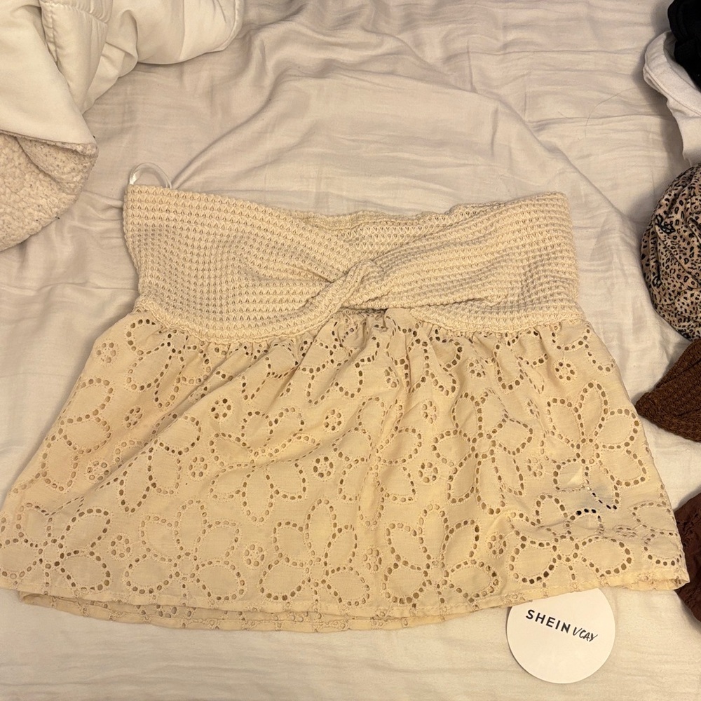 SHEIN Women's Beige Lace Strapless Top